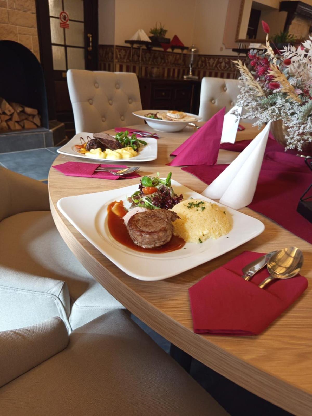 Hotel Lovecky Zamecek Orion Liberec Esterno foto