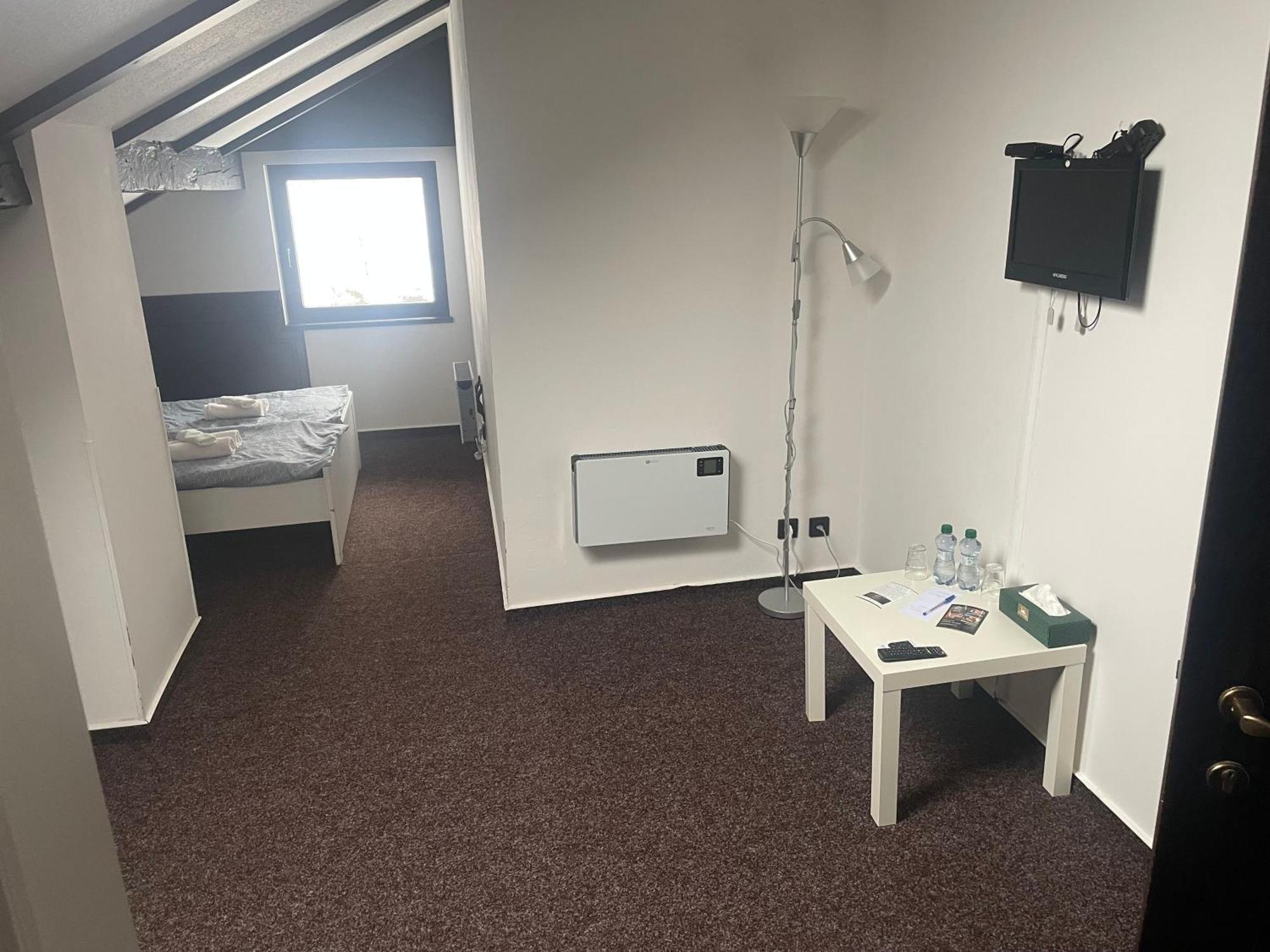 Hotel Lovecky Zamecek Orion Liberec Esterno foto