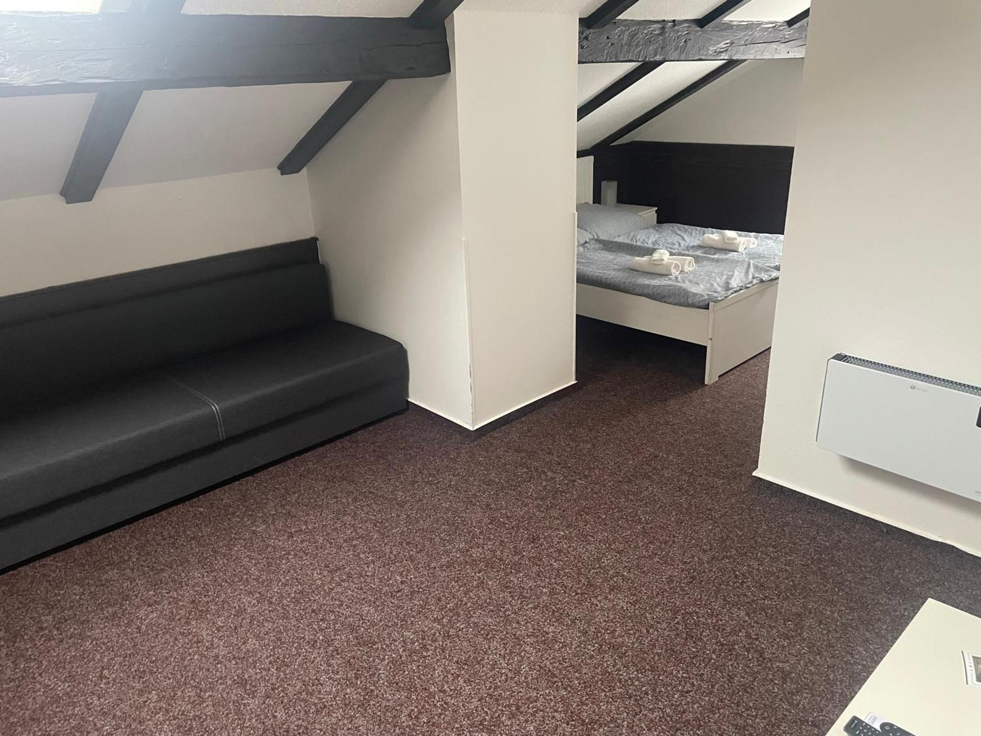 Hotel Lovecky Zamecek Orion Liberec Esterno foto