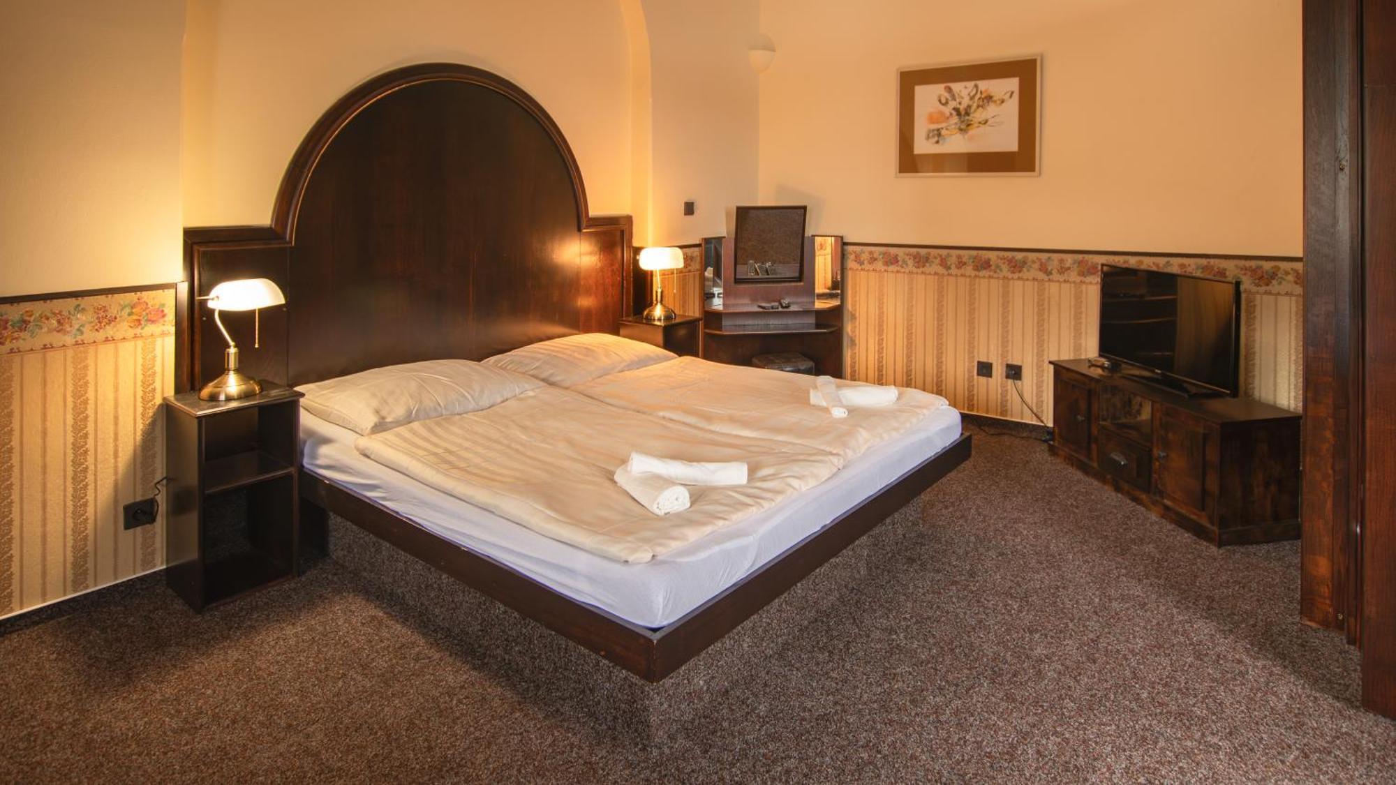 Hotel Lovecky Zamecek Orion Liberec Esterno foto
