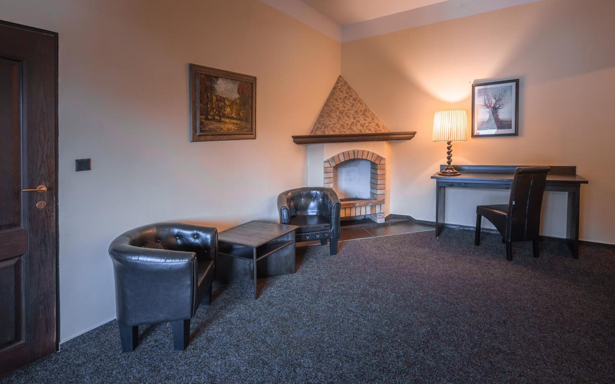 Hotel Lovecky Zamecek Orion Liberec Esterno foto