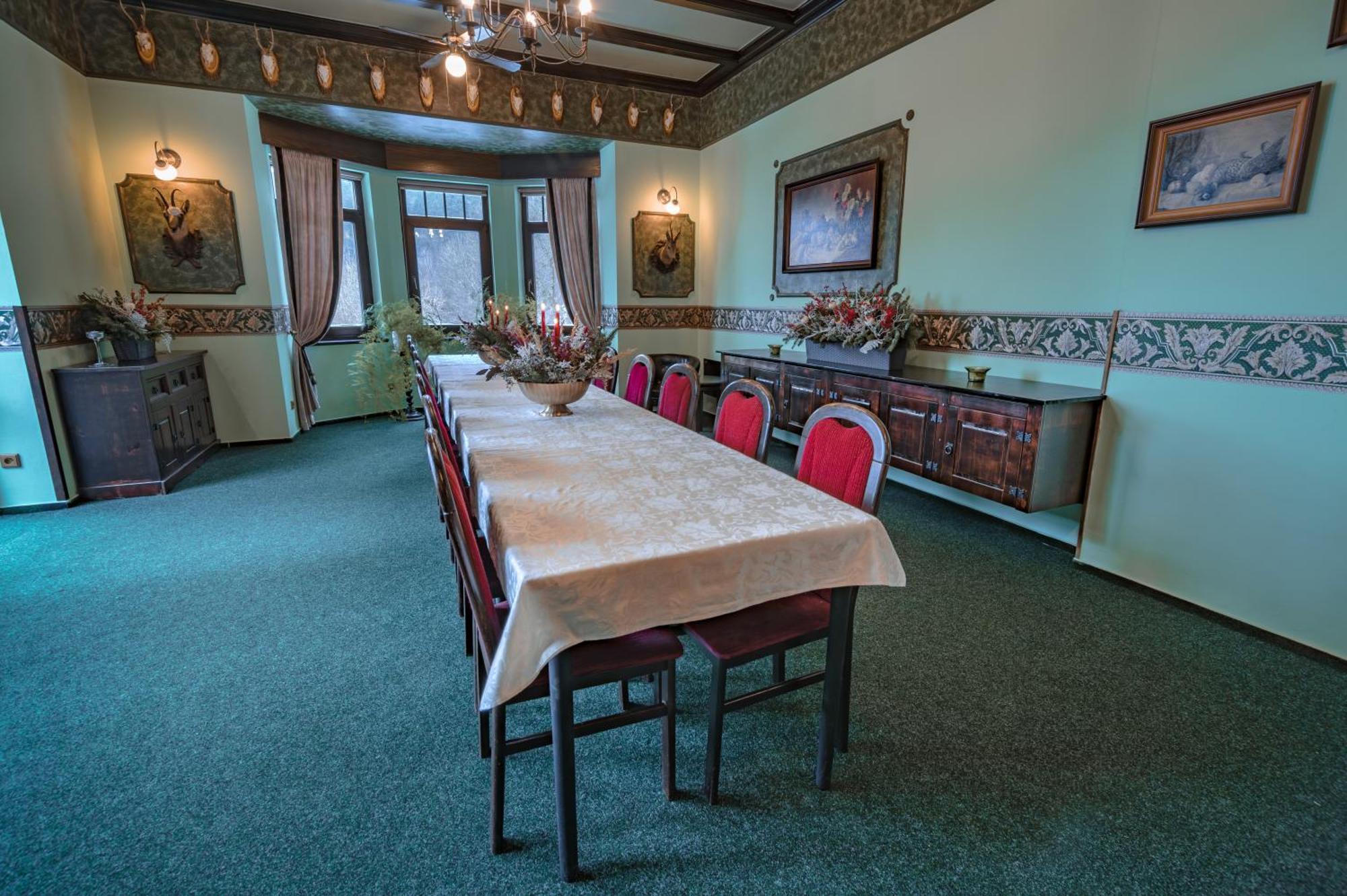 Hotel Lovecky Zamecek Orion Liberec Esterno foto