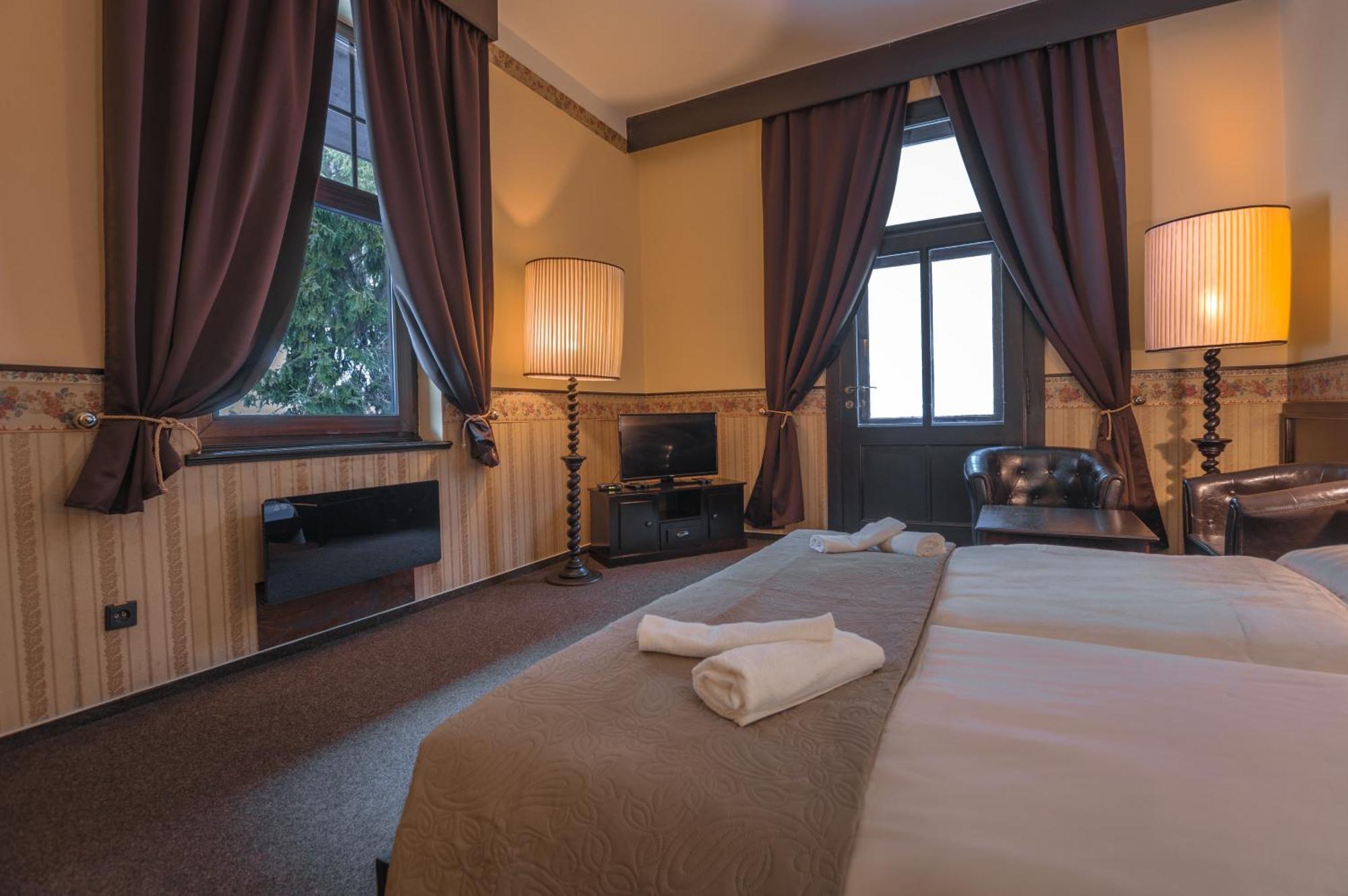 Hotel Lovecky Zamecek Orion Liberec Esterno foto