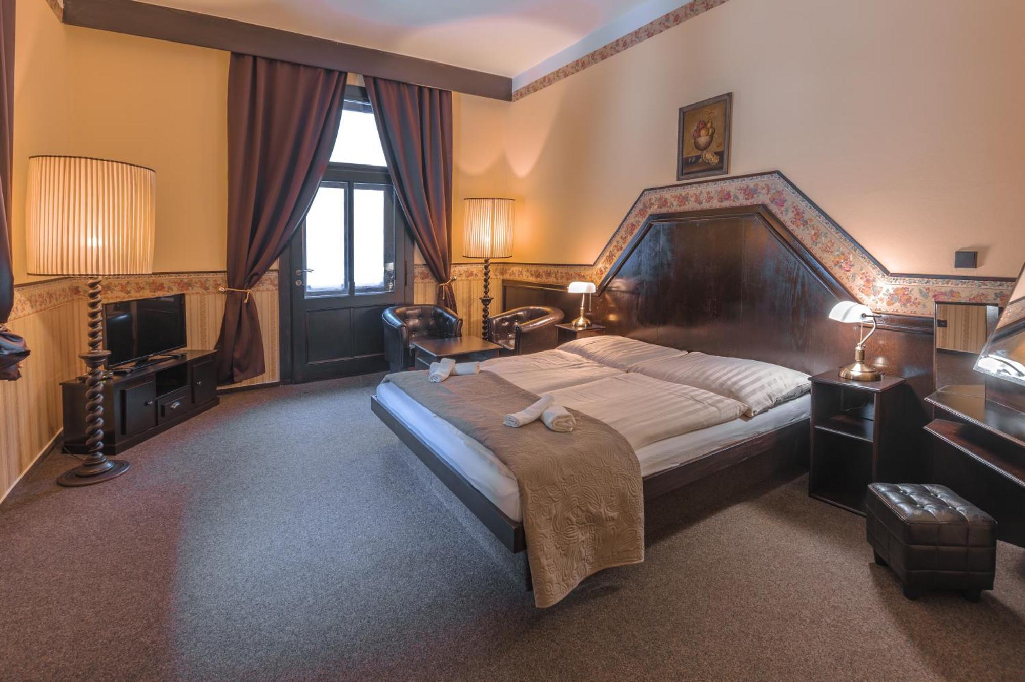 Hotel Lovecky Zamecek Orion Liberec Esterno foto